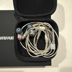 Shure Silver In-Ear Monitors with Black Case